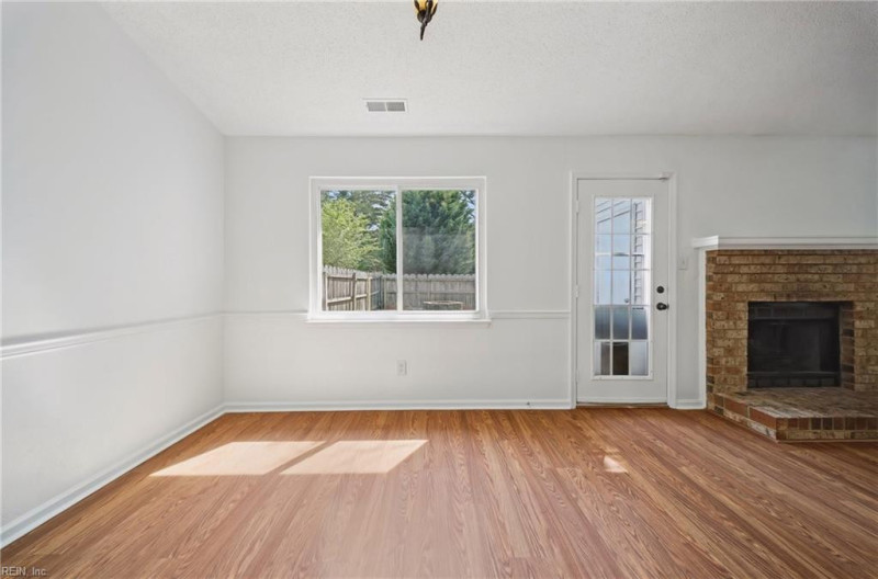 Photo 4 of 24 residential for sale in Virginia Beach virginia