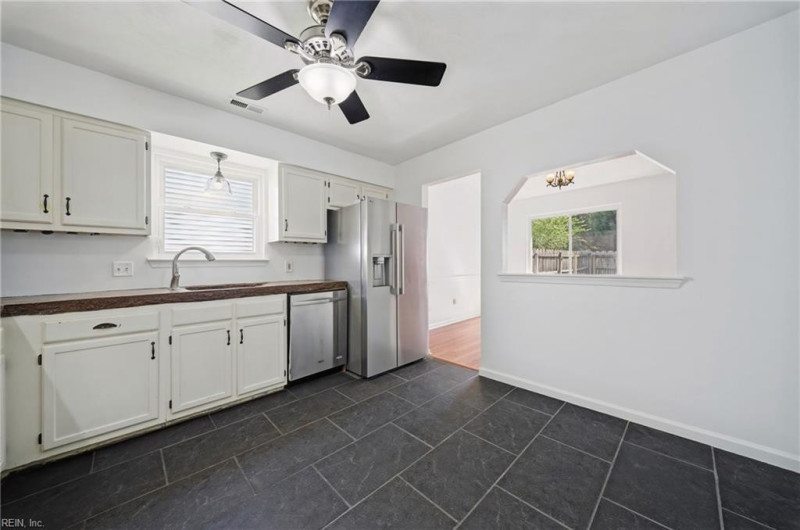 Photo 6 of 24 residential for sale in Virginia Beach virginia