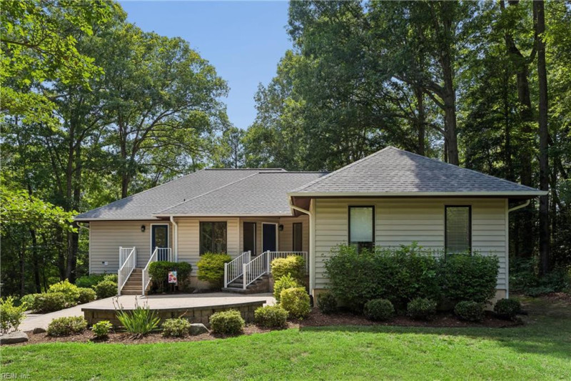 Photo 2 of 50 residential for sale in Isle of Wight County virginia