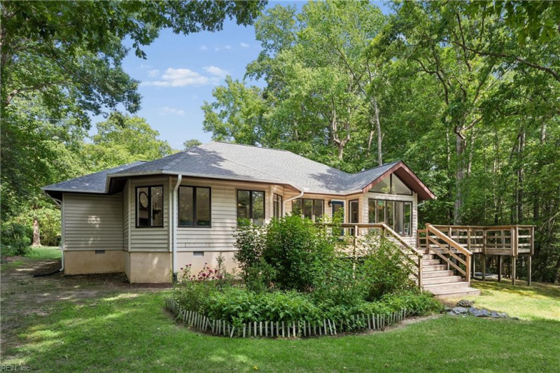 Photo 4 of 50 residential for sale in Isle of Wight County virginia