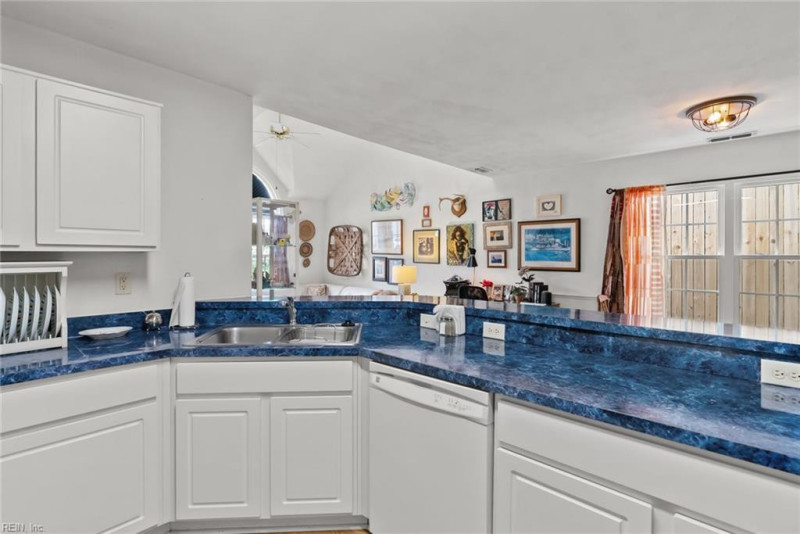 Photo 12 of 35 residential for sale in Virginia Beach virginia