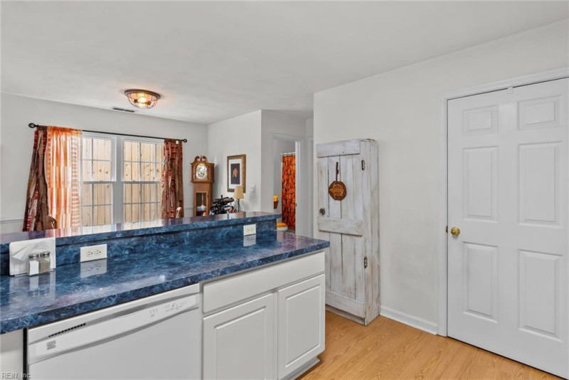 Photo 13 of 35 residential for sale in Virginia Beach virginia