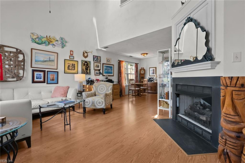 Photo 4 of 35 residential for sale in Virginia Beach virginia