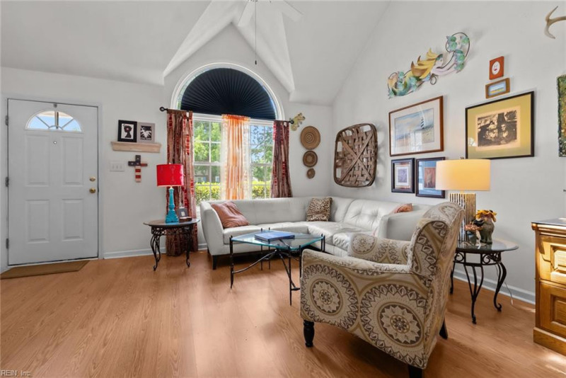 Photo 5 of 35 residential for sale in Virginia Beach virginia