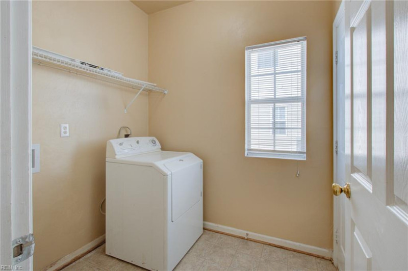 Photo 16 of 49 residential for sale in Chesapeake virginia