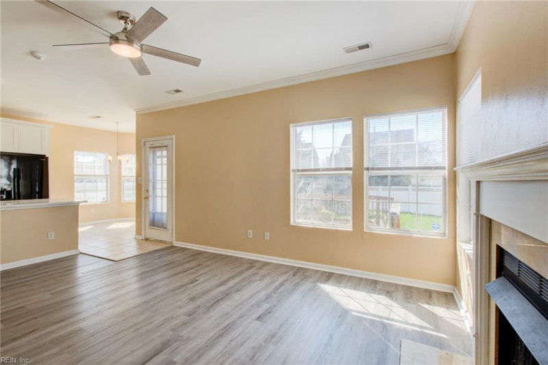 Photo 5 of 49 residential for sale in Chesapeake virginia