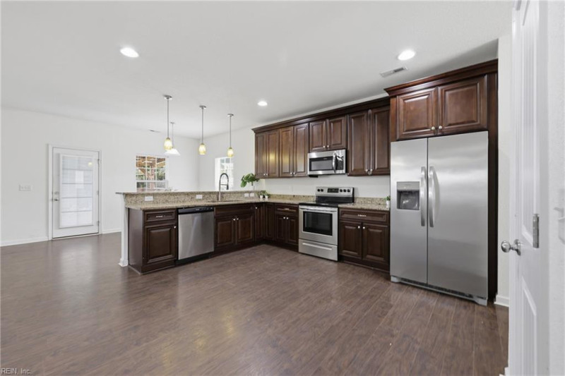 Photo 10 of 40 residential for sale in Chesapeake virginia
