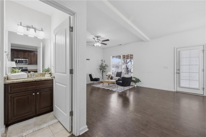 Photo 16 of 40 residential for sale in Chesapeake virginia
