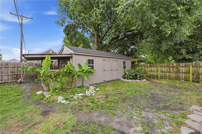 Photo 38 of 40 residential for sale in Chesapeake virginia