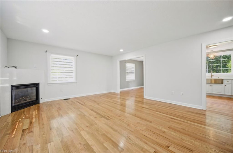 Photo 4 of 34 residential for sale in Newport News virginia