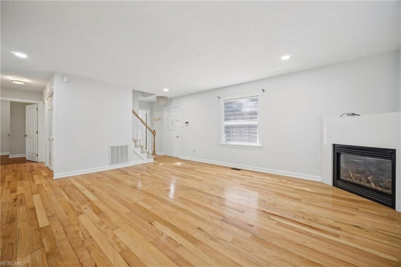 Photo 5 of 34 residential for sale in Newport News virginia