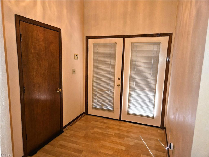 Photo 4 of 29 residential for sale in Virginia Beach virginia