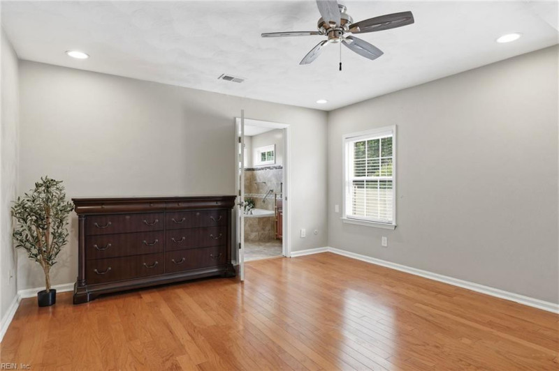 Photo 19 of 44 residential for sale in Norfolk virginia