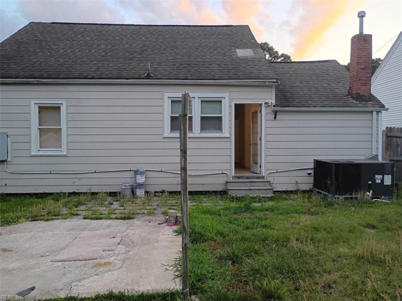 Photo 4 of 15 residential for sale in Norfolk virginia