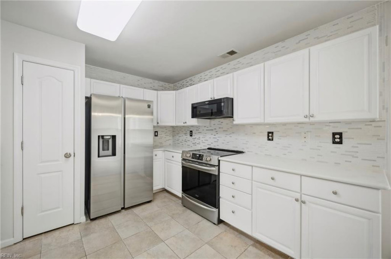 Photo 12 of 46 residential for sale in Virginia Beach virginia