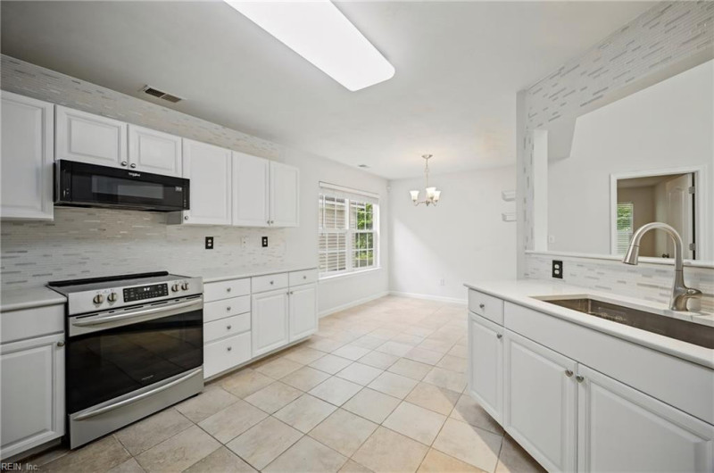 Photo 13 of 46 residential for sale in Virginia Beach virginia