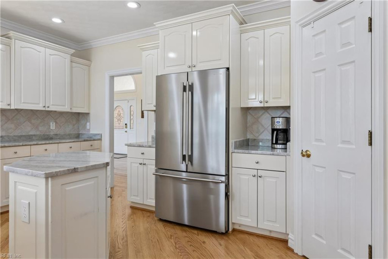 Photo 15 of 50 residential for sale in Chesapeake virginia