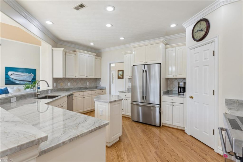 Photo 16 of 50 residential for sale in Chesapeake virginia