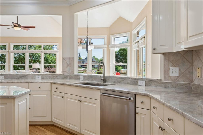 Photo 19 of 50 residential for sale in Chesapeake virginia