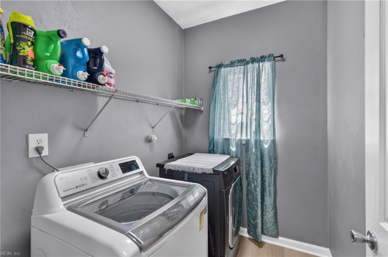 Photo 10 of 41 residential for sale in Hampton virginia