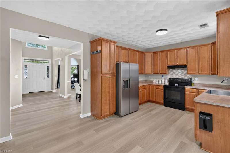 Photo 12 of 41 residential for sale in Hampton virginia