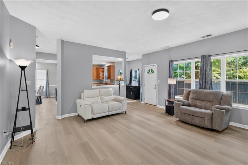 Photo 17 of 41 residential for sale in Hampton virginia