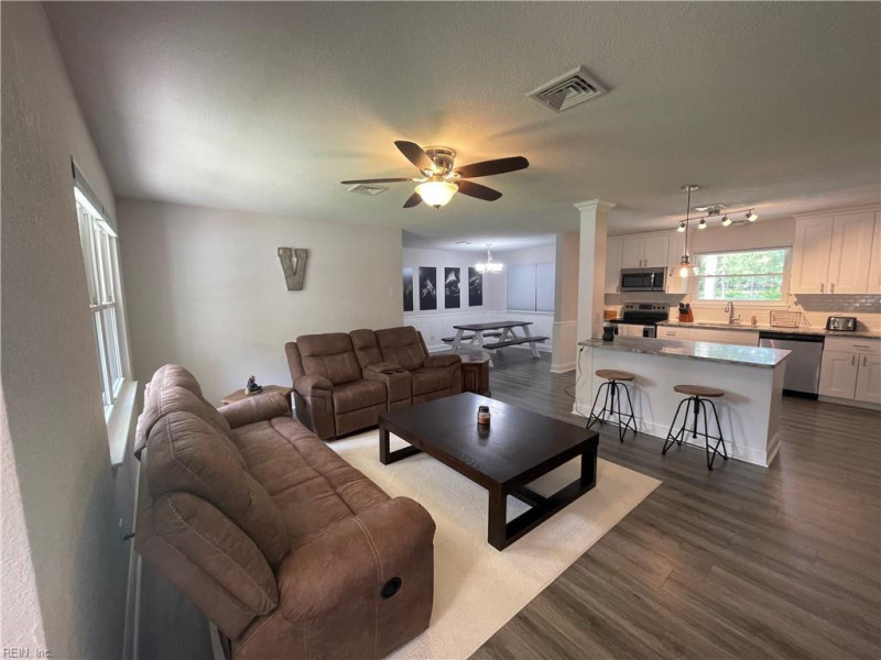 Photo 4 of 22 residential for sale in Virginia Beach virginia
