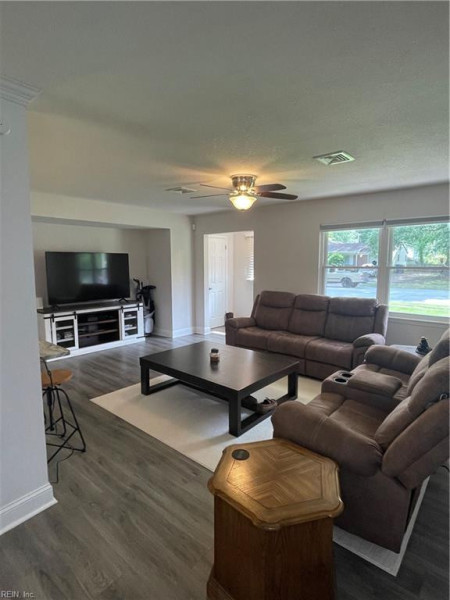 Photo 5 of 22 residential for sale in Virginia Beach virginia