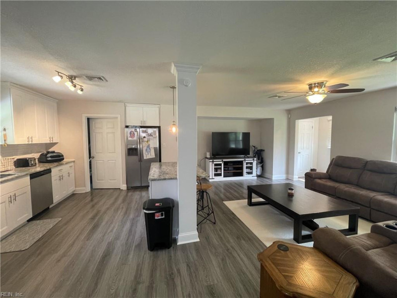 Photo 7 of 22 residential for sale in Virginia Beach virginia