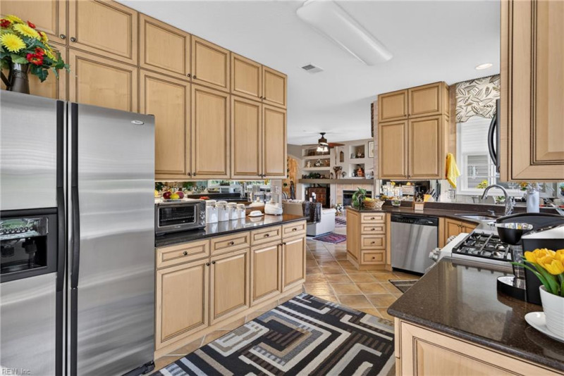 Photo 11 of 44 residential for sale in Virginia Beach virginia