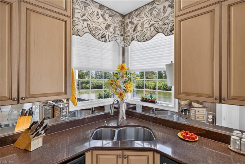 Photo 12 of 44 residential for sale in Virginia Beach virginia
