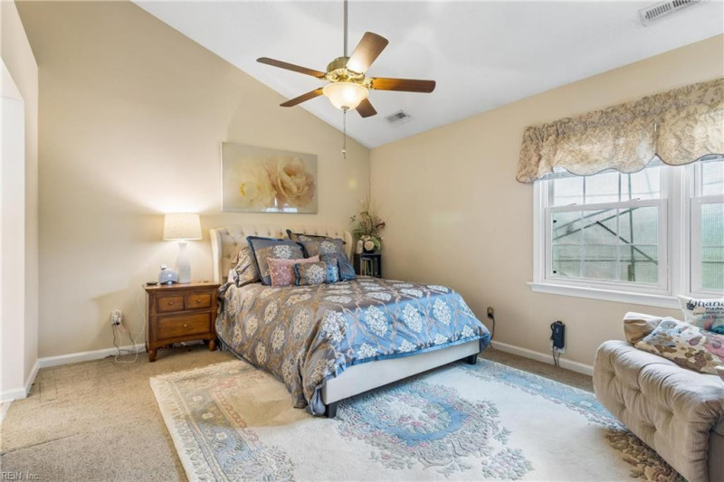 Photo 19 of 37 residential for sale in York County virginia