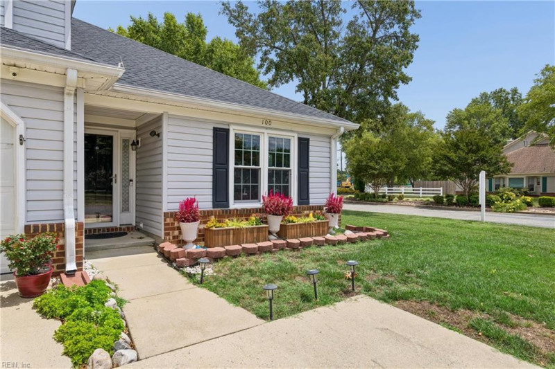 Photo 3 of 37 residential for sale in York County virginia