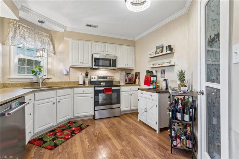 Photo 5 of 37 residential for sale in York County virginia