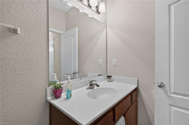 Photo 16 of 43 residential for sale in Virginia Beach virginia