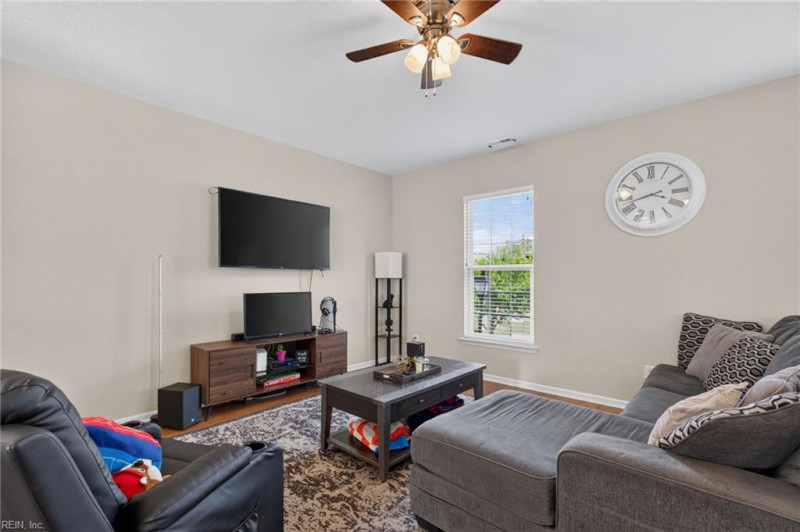 Photo 4 of 43 residential for sale in Virginia Beach virginia