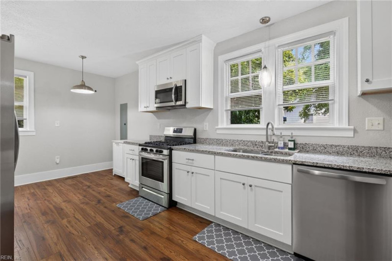 Photo 11 of 44 residential for sale in Portsmouth virginia