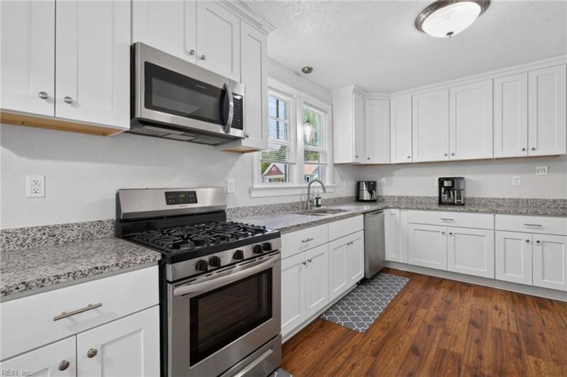 Photo 13 of 44 residential for sale in Portsmouth virginia