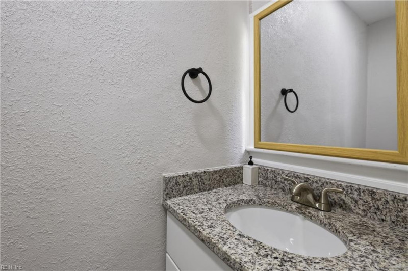 Photo 17 of 44 residential for sale in Portsmouth virginia