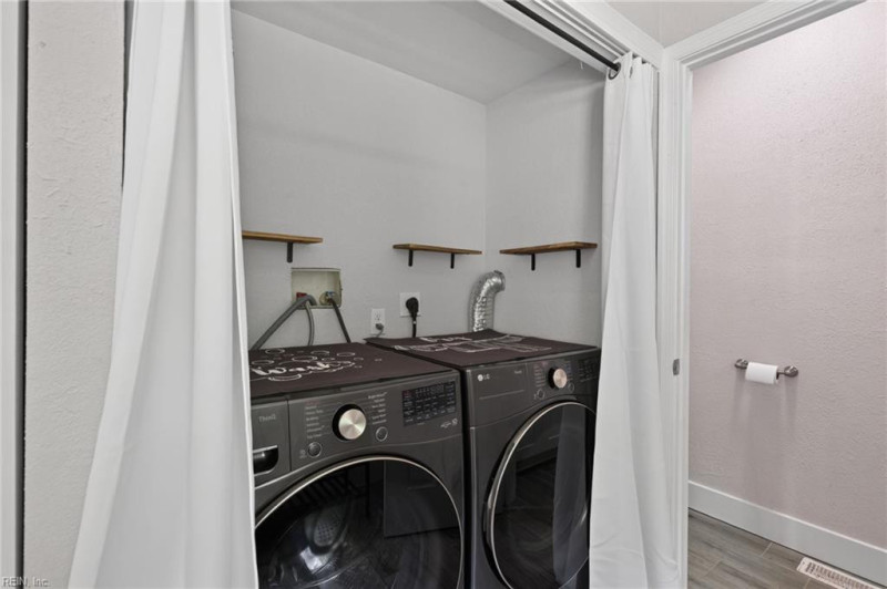 Photo 18 of 44 residential for sale in Portsmouth virginia