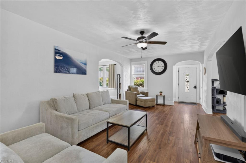 Photo 19 of 44 residential for sale in Portsmouth virginia