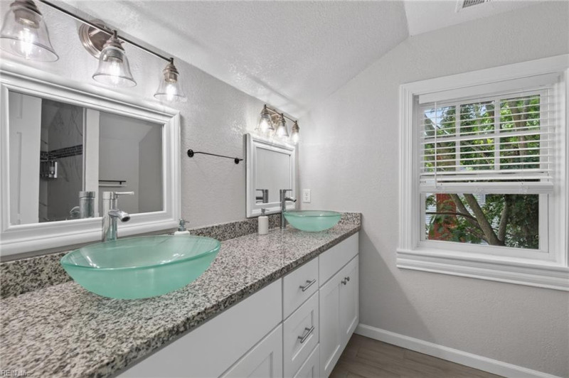 Photo 23 of 44 residential for sale in Portsmouth virginia