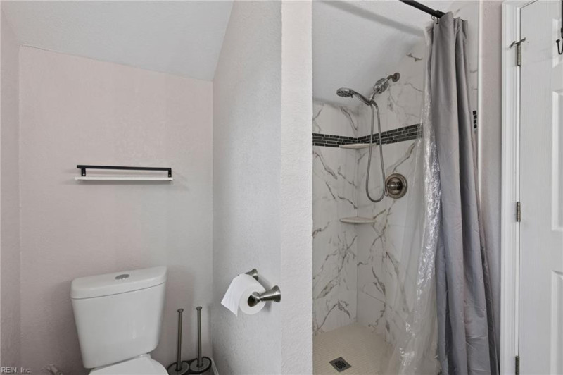 Photo 24 of 44 residential for sale in Portsmouth virginia