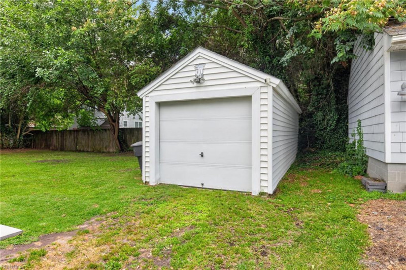 Photo 37 of 44 residential for sale in Portsmouth virginia