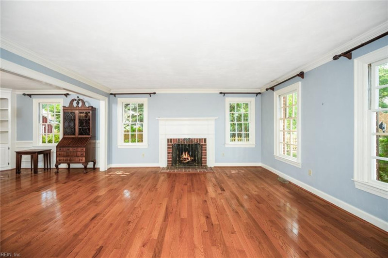 Photo 14 of 50 residential for sale in Chesapeake virginia