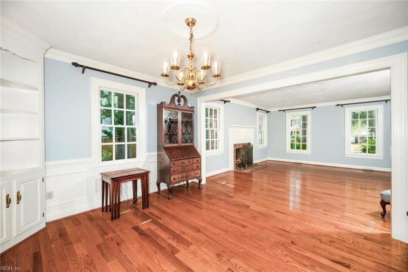 Photo 16 of 50 residential for sale in Chesapeake virginia