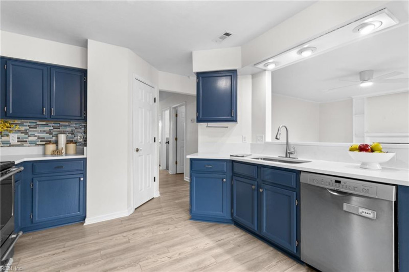 Photo 13 of 42 residential for sale in Virginia Beach virginia