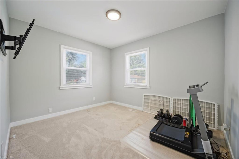 Photo 13 of 41 residential for sale in Portsmouth virginia