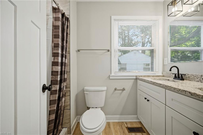 Photo 18 of 41 residential for sale in Portsmouth virginia