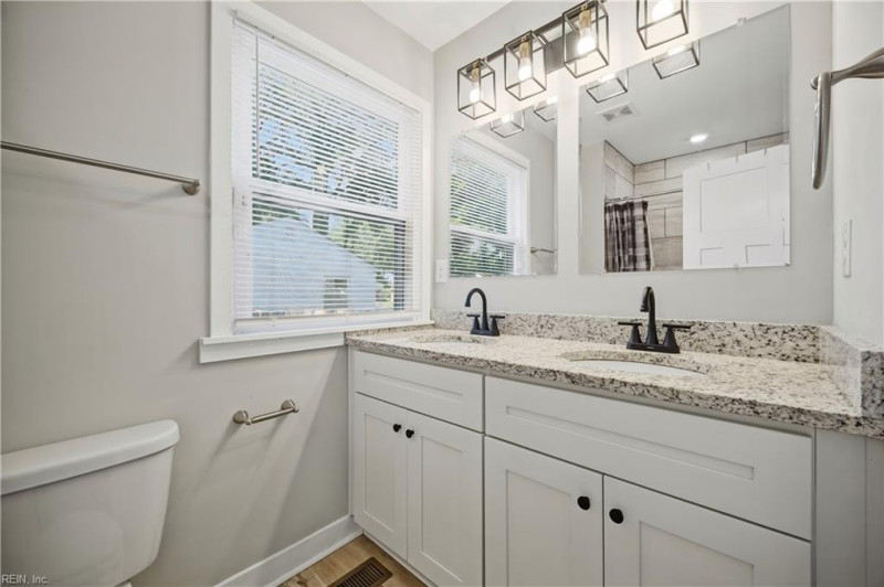 Photo 19 of 41 residential for sale in Portsmouth virginia